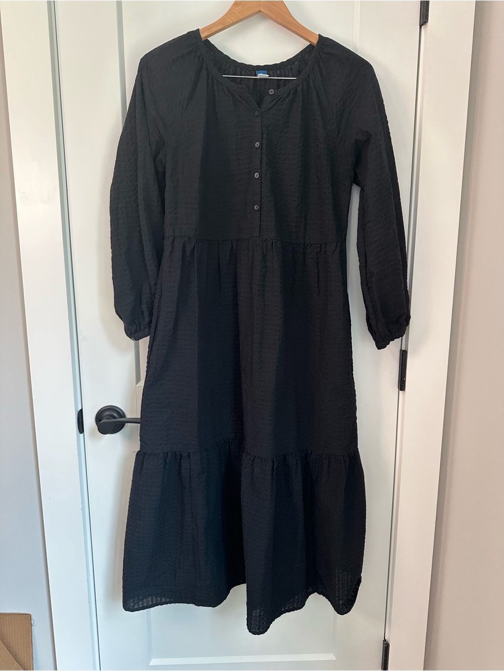 Old Navy Seersucker Midi Swing Dress — Versatile Dress with Pockets - Picture 4 of 7
